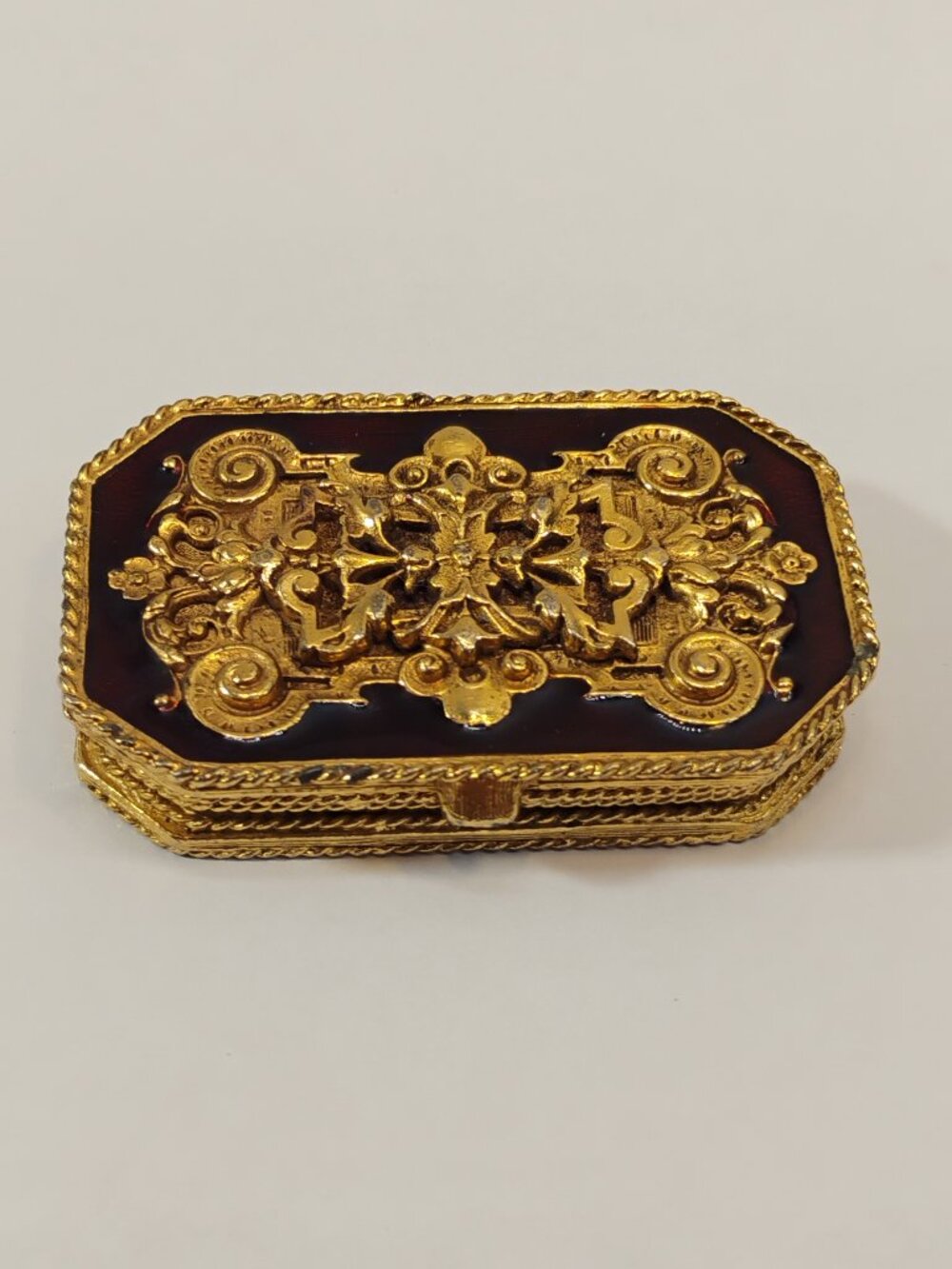 Vintage Estee Lauder Collector Gold Red Enamel Compact Decorative Box Container - Picture 5 of 12